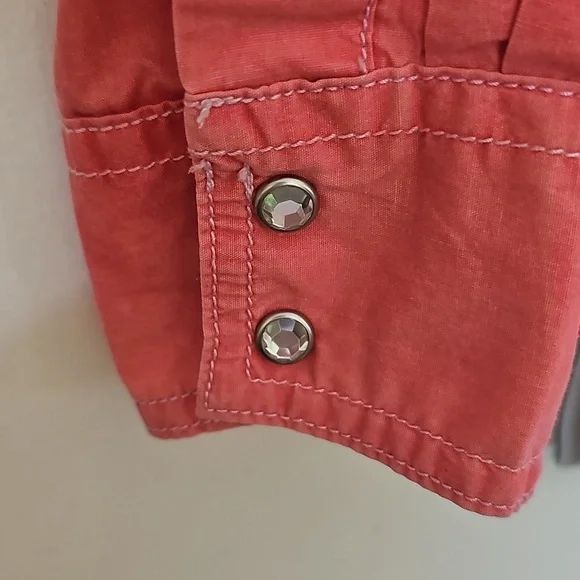 Wrangler Women's Coral Embroidered Button-Down Shirt. Size Meduim. - Picture 3 of 8